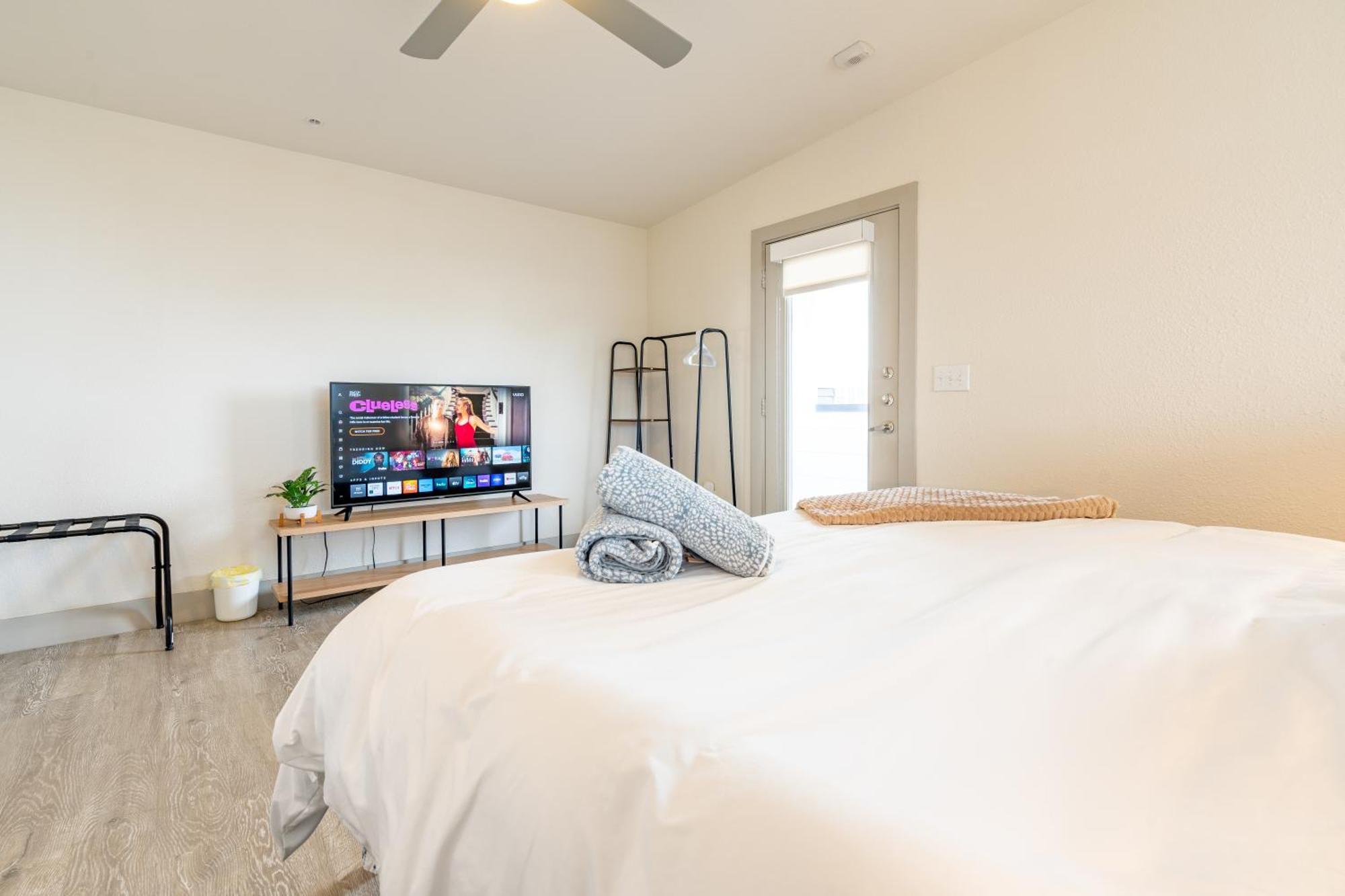 Apartment Riverwalk Penthouse Oasis W/free Parking Gym Pool *