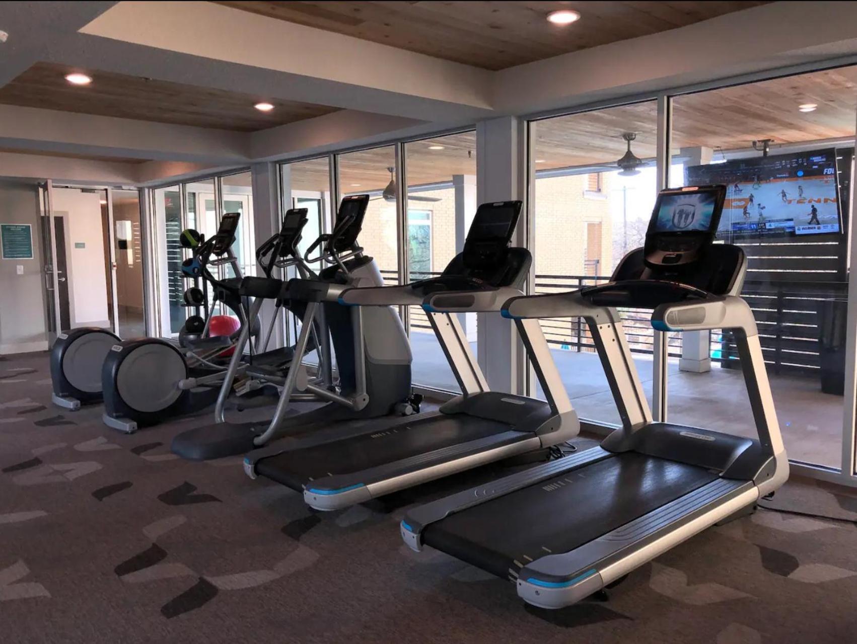 Apartment Riverwalk Penthouse Oasis W/free Parking Gym Pool *