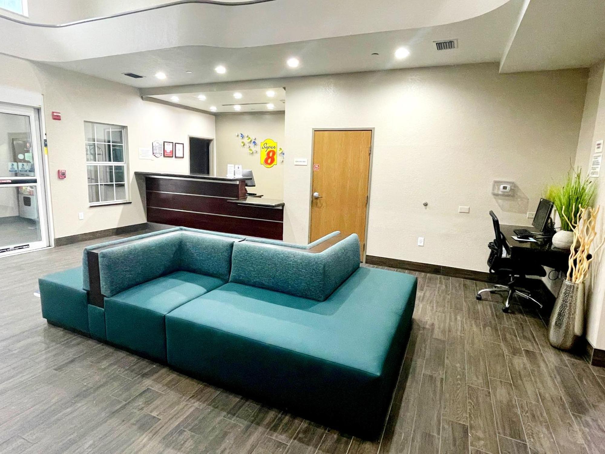 Super 8 By Wyndham San Antonio/alamodome Area Hotel San Antonio