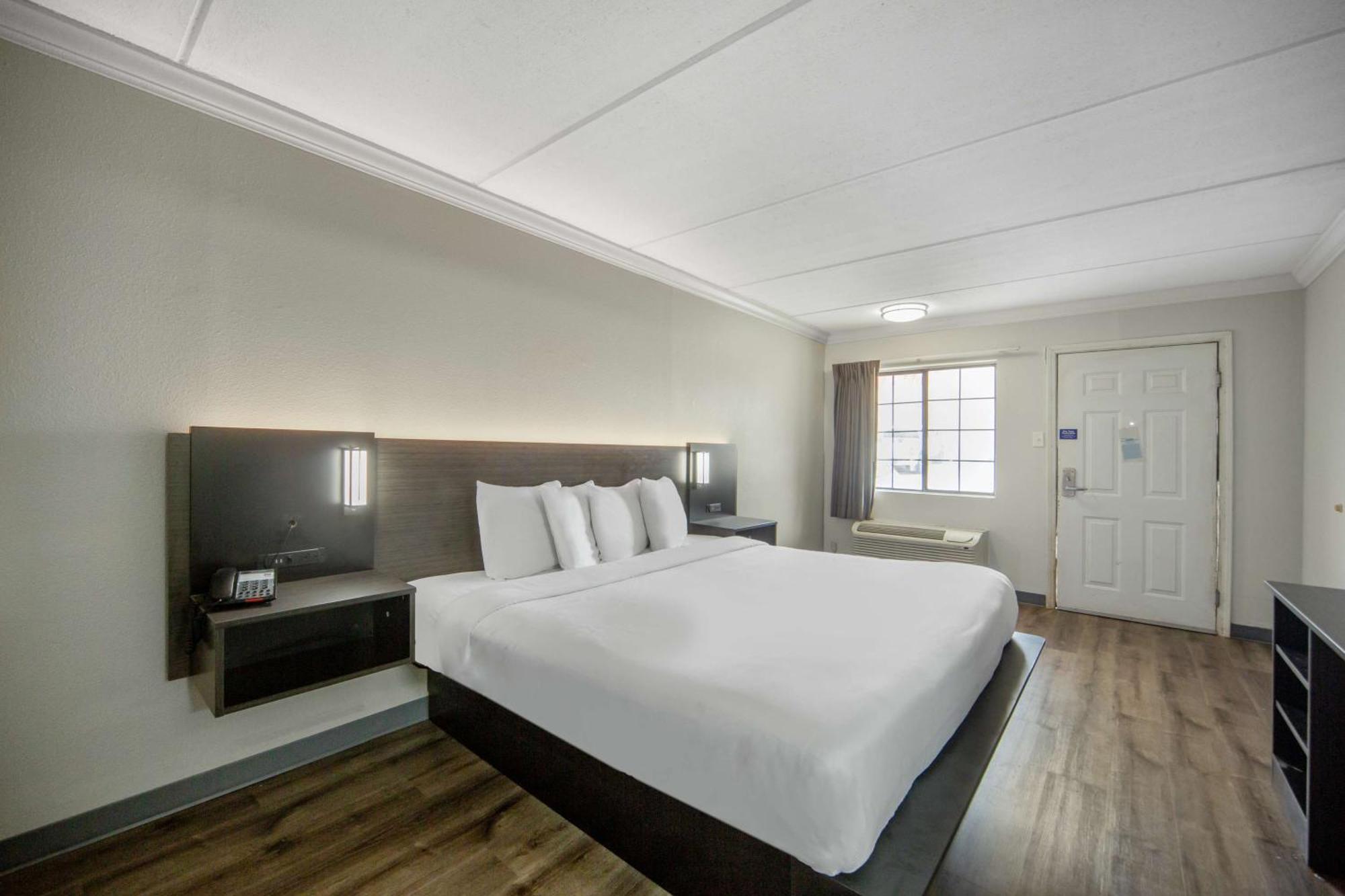 6 San Antonio, Tx I-35 North Corridor Hotel