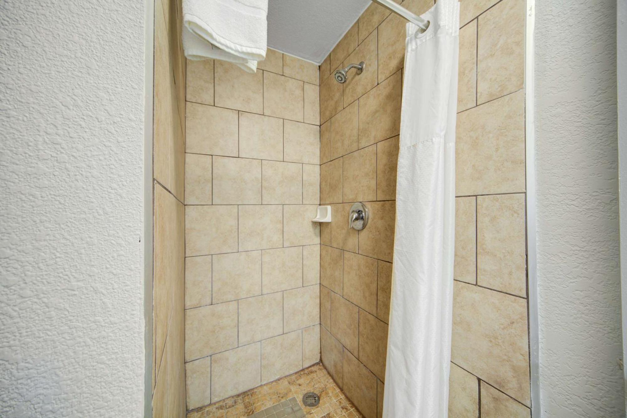 6 San Antonio, Tx I-35 North Corridor Hotel