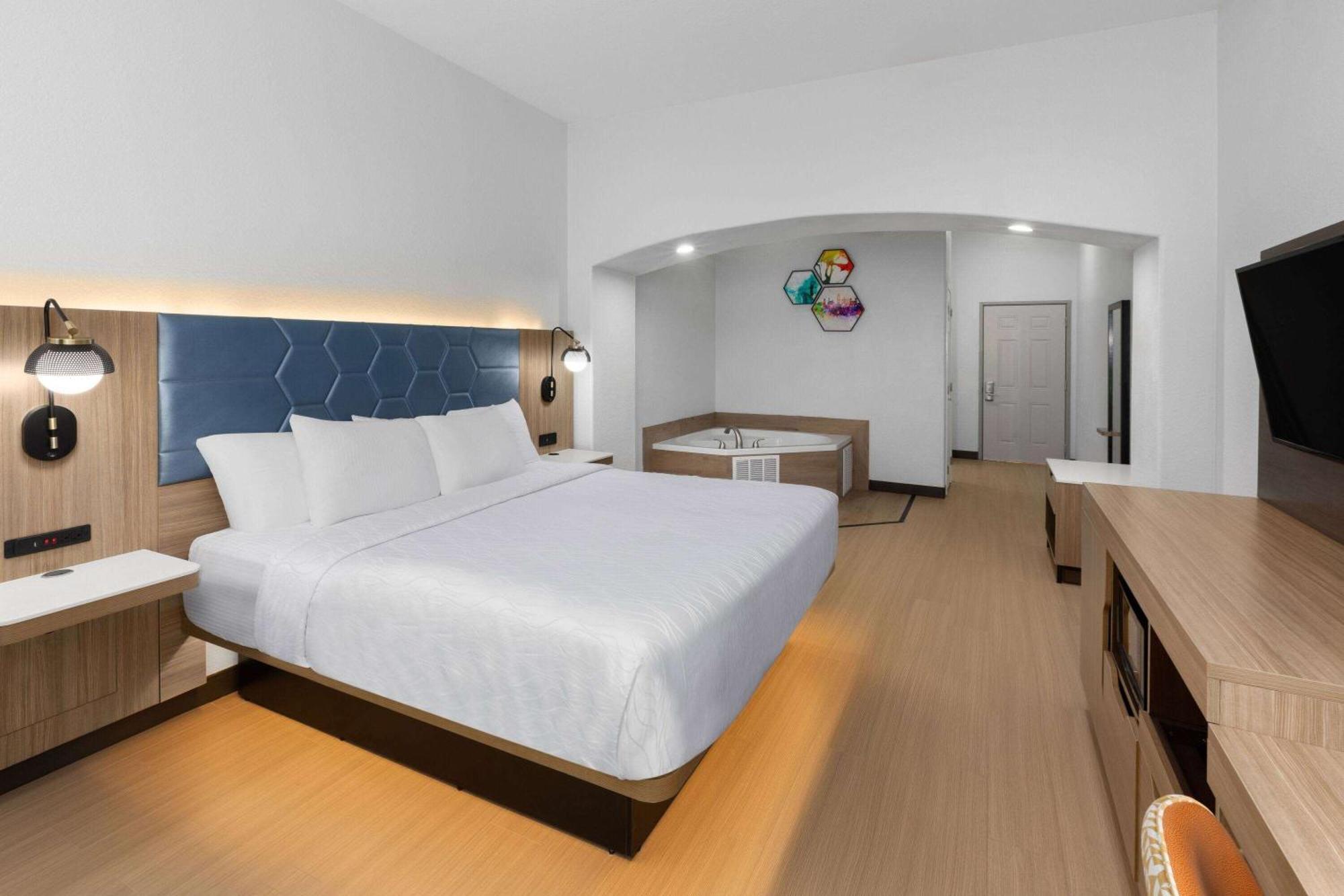 La Quinta By Wyndham Northwest Hotel