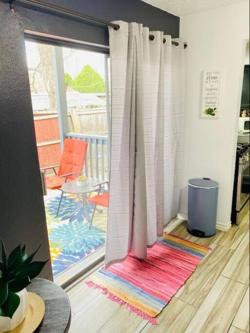 Lovely 2 Bedroom Hidden Gem At The Botanical Garden Unit 3 Apartment