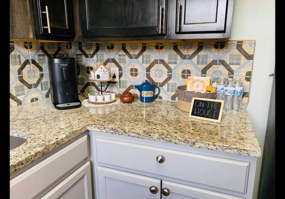Lovely 2 Bedroom Hidden Gem At The Botanical Garden Unit 3 San Antonio