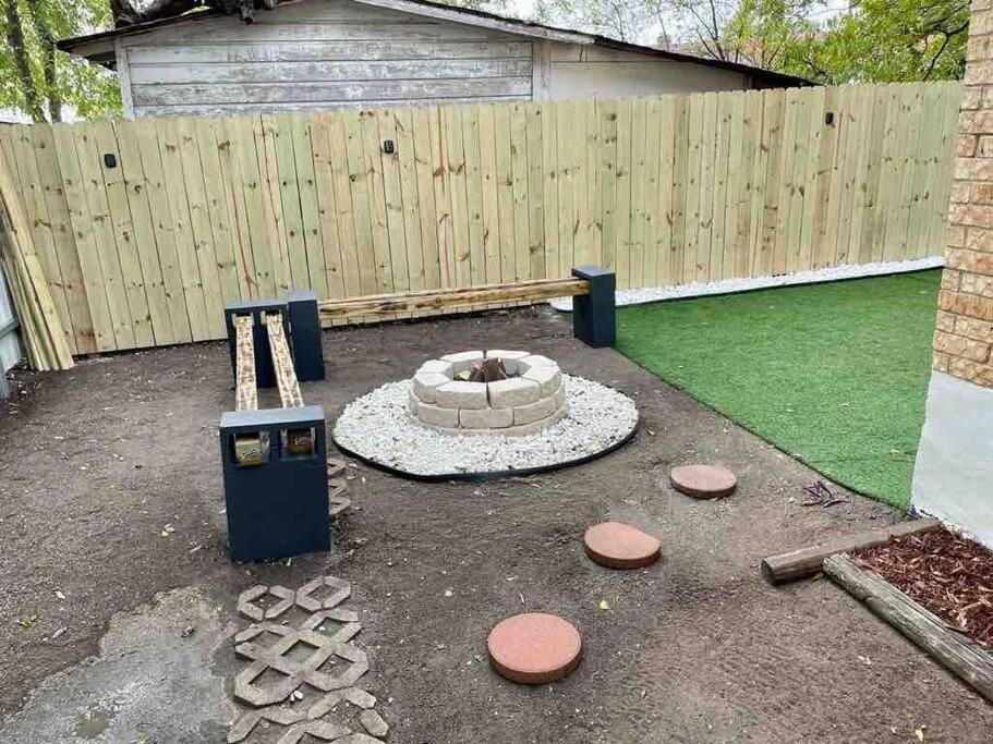 Lovely 2 Bedroom Hidden Gem At The Botanical Garden Unit 3 * San Antonio