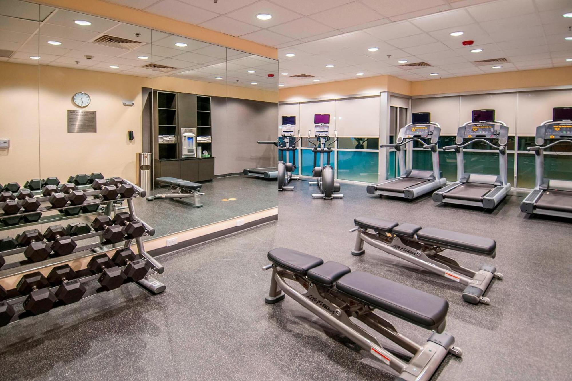 Hotel Fairfield & By Marriott Brooks Base 3*