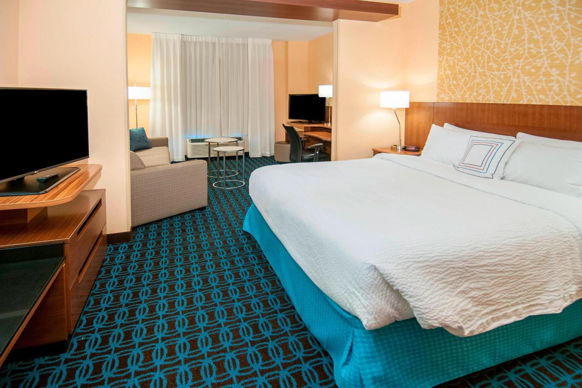 Hotel Fairfield & By Marriott Brooks Base