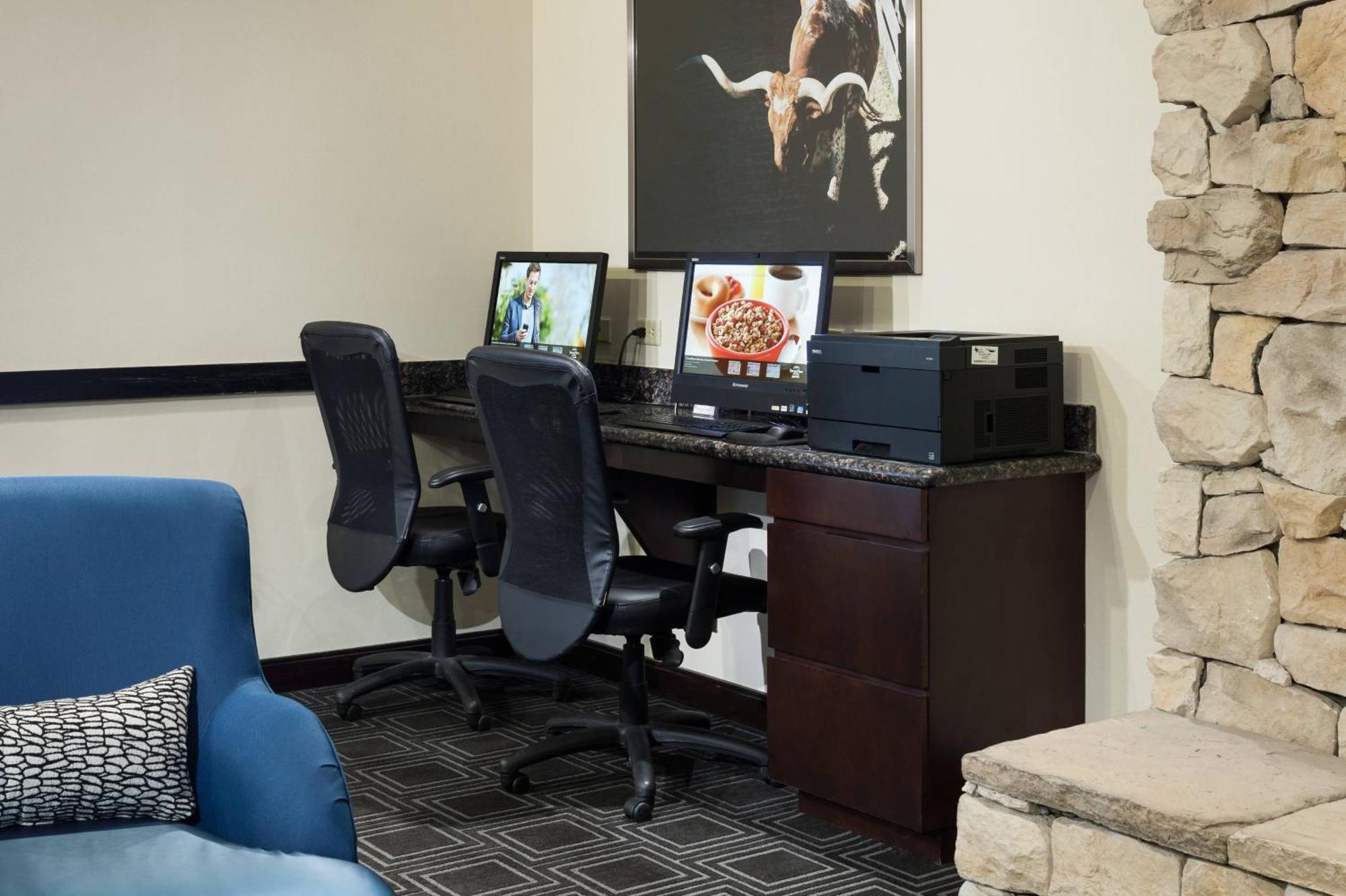 Towneplace By Marriott Airport Hotel