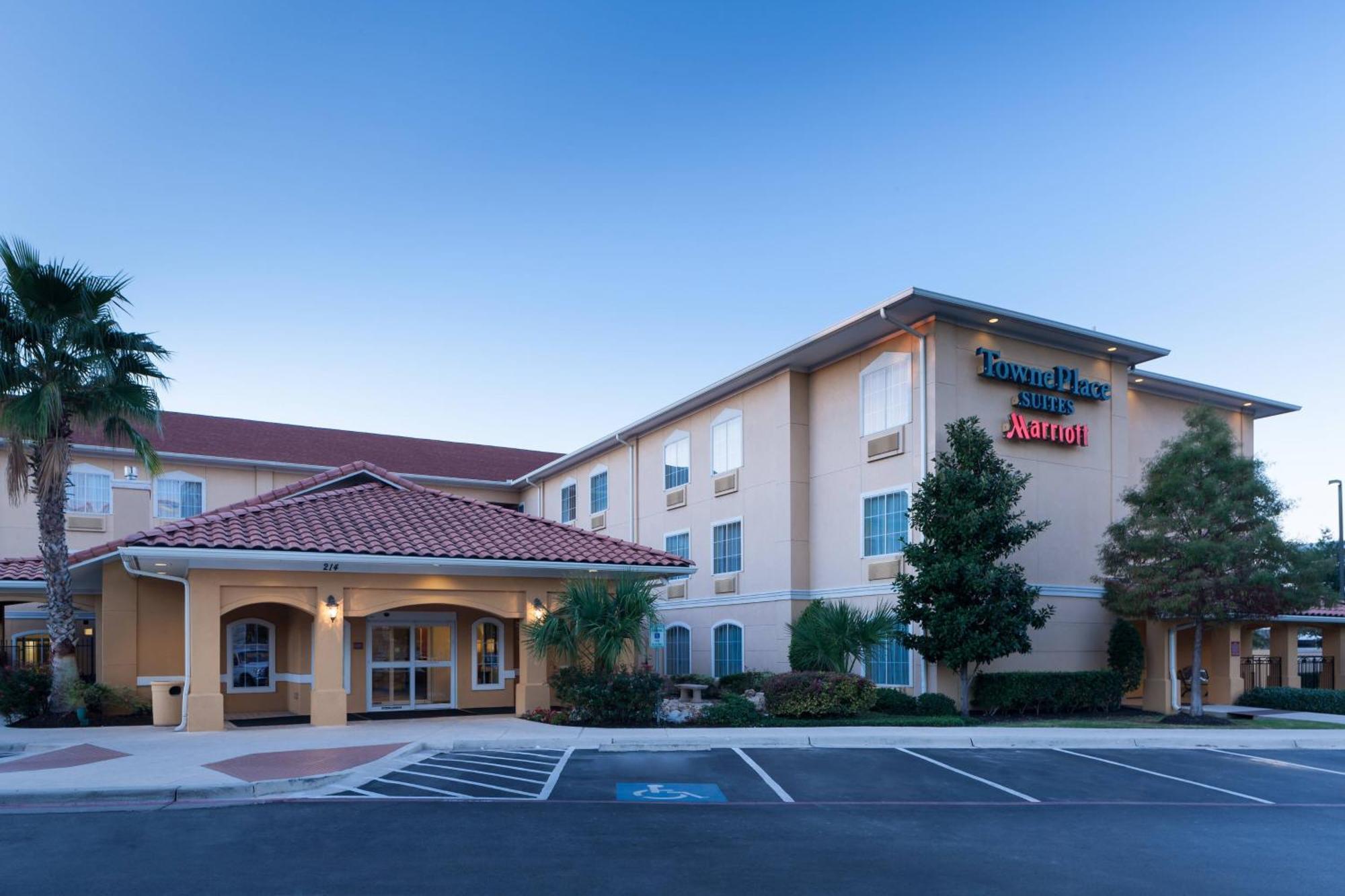 Hotel Towneplace By Marriott Airport