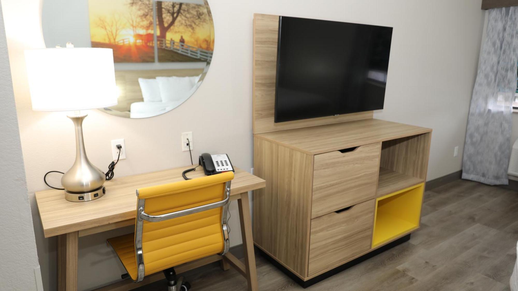 Days & By Wyndham North/stone Oak Hotel