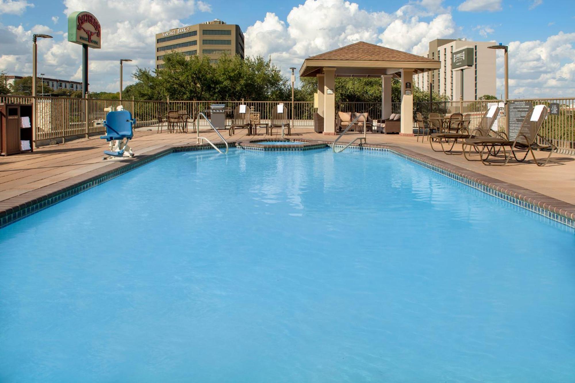 Staybridge Airport By Ihg Hotel