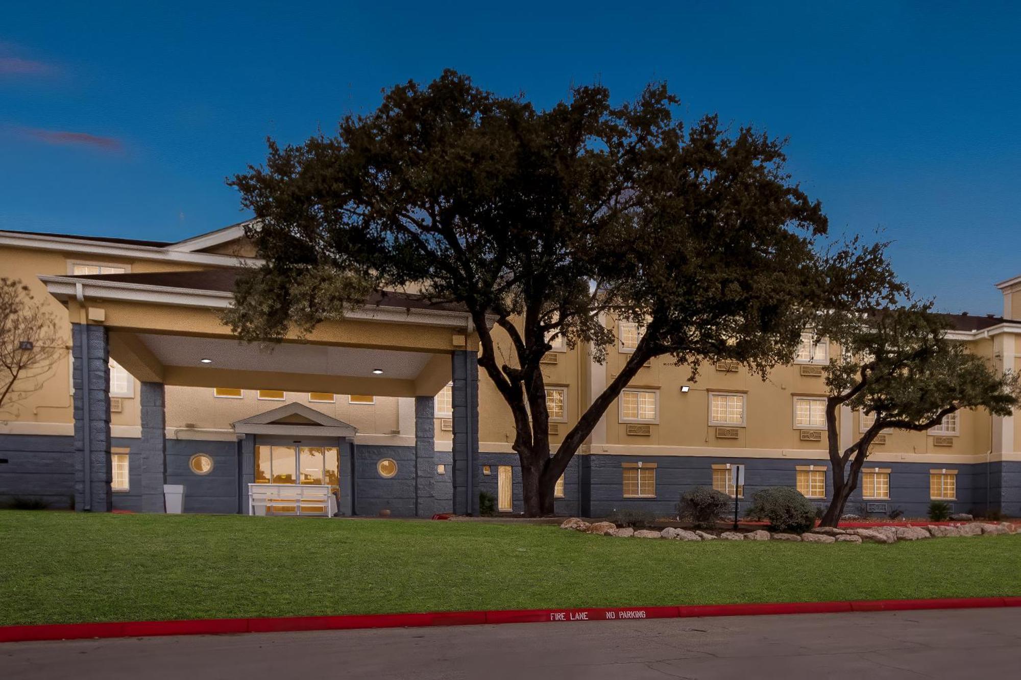 Quality & Airport North - Stone Oak Hotel 3*