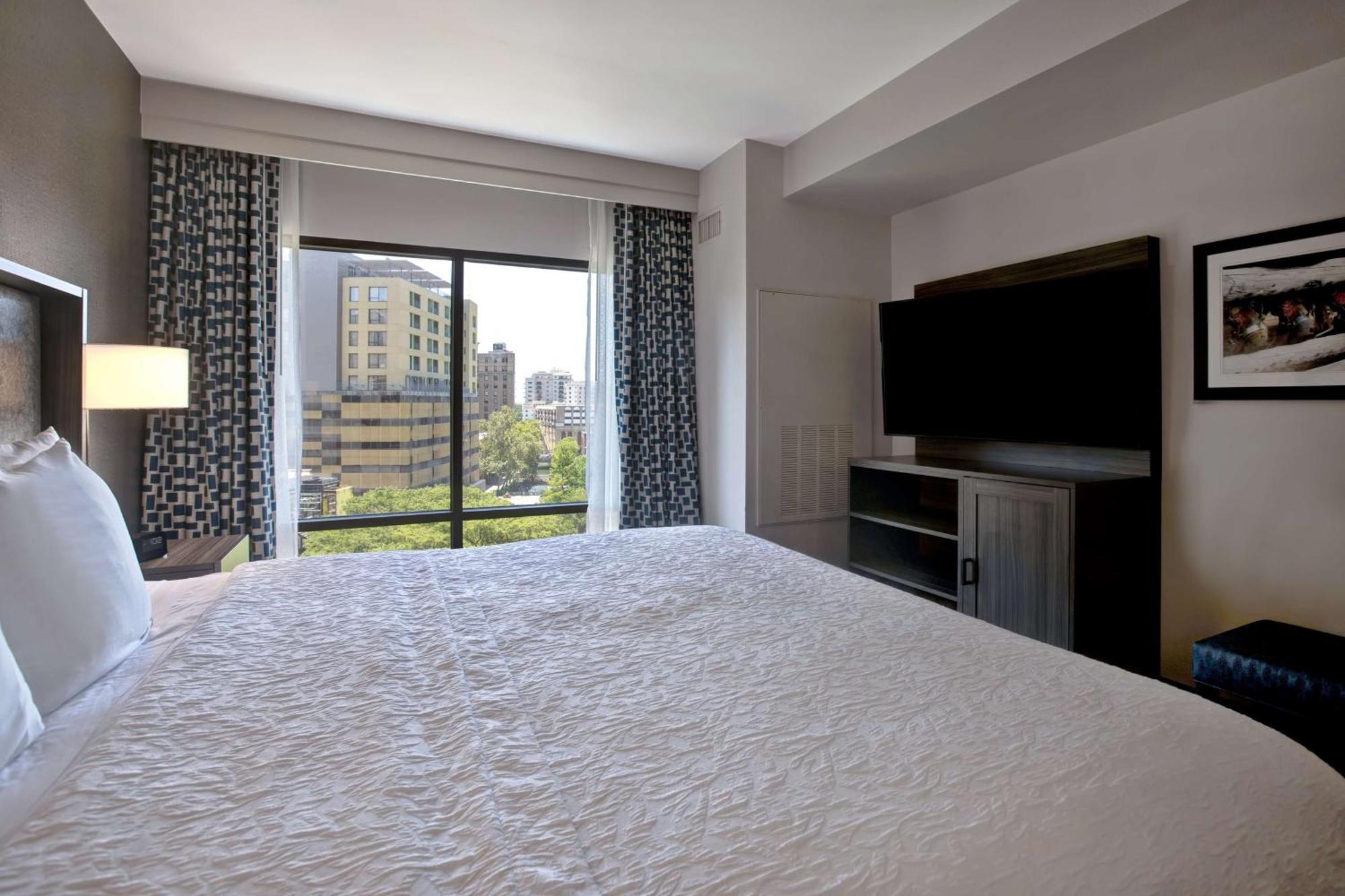 Hotel Hampton & Riverwalk 3*