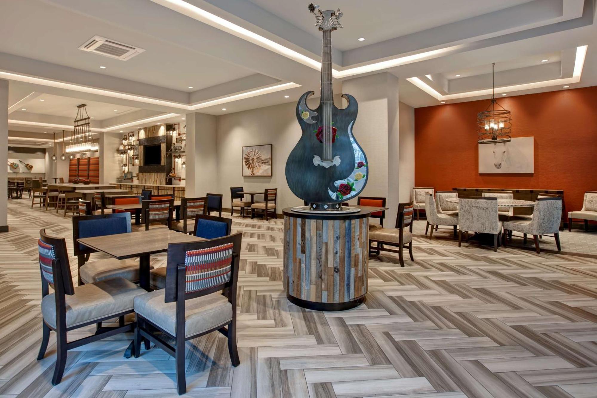 Hotel Hampton & Riverwalk
