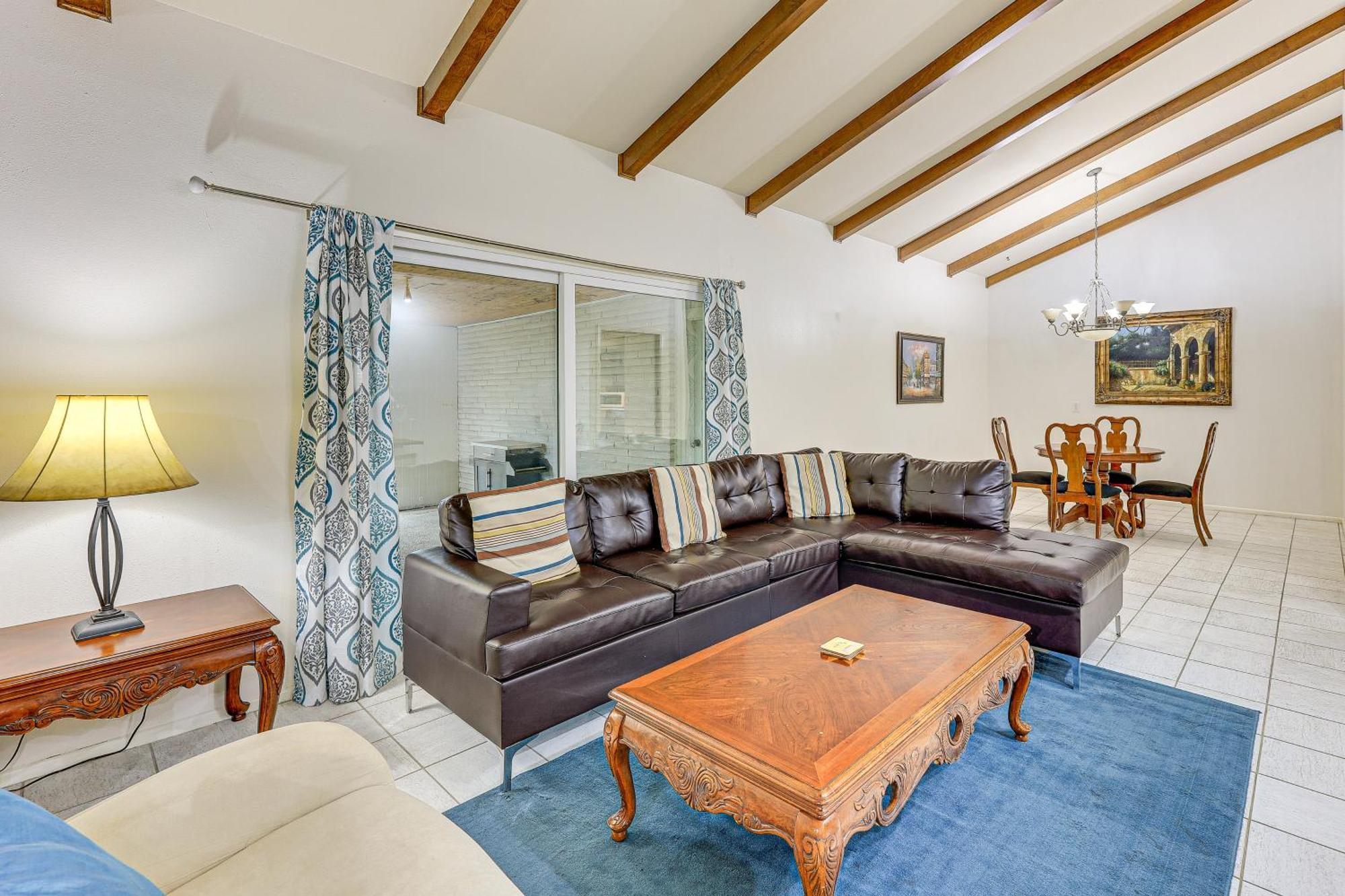 Charming Abode About 10 Mi To River Walk! Holiday home *