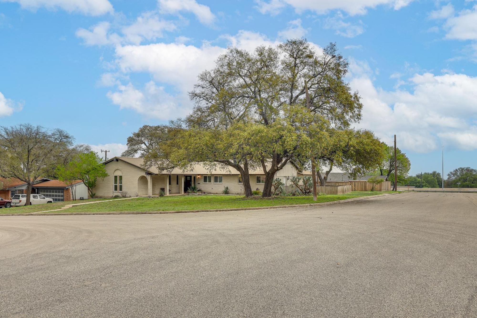 Charming Abode About 10 Mi To River Walk! San Antonio