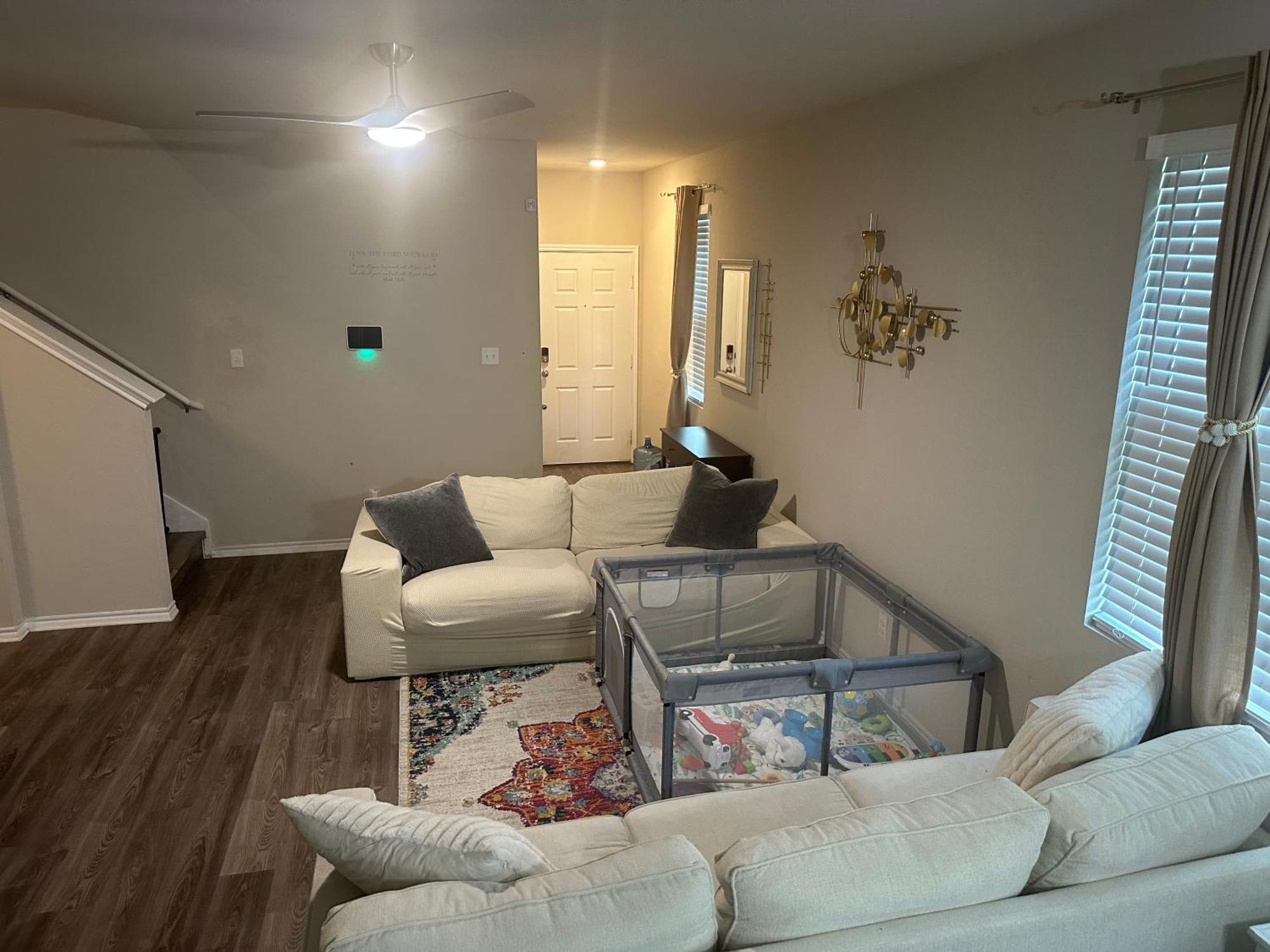 15 Mins To Downtown - 83 Inch Tv & Gym Homestay