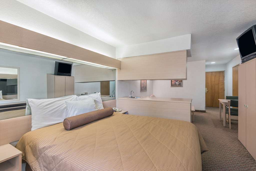 Quality Downtown - Near Market Square Hotel