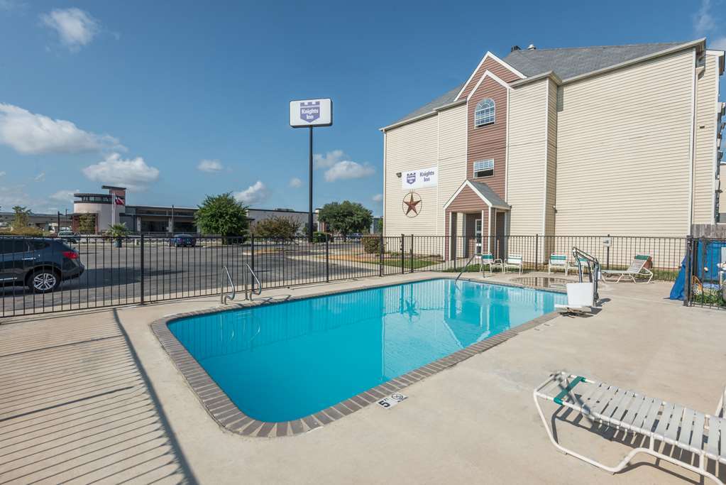 Quality Downtown - Near Market Square 2*