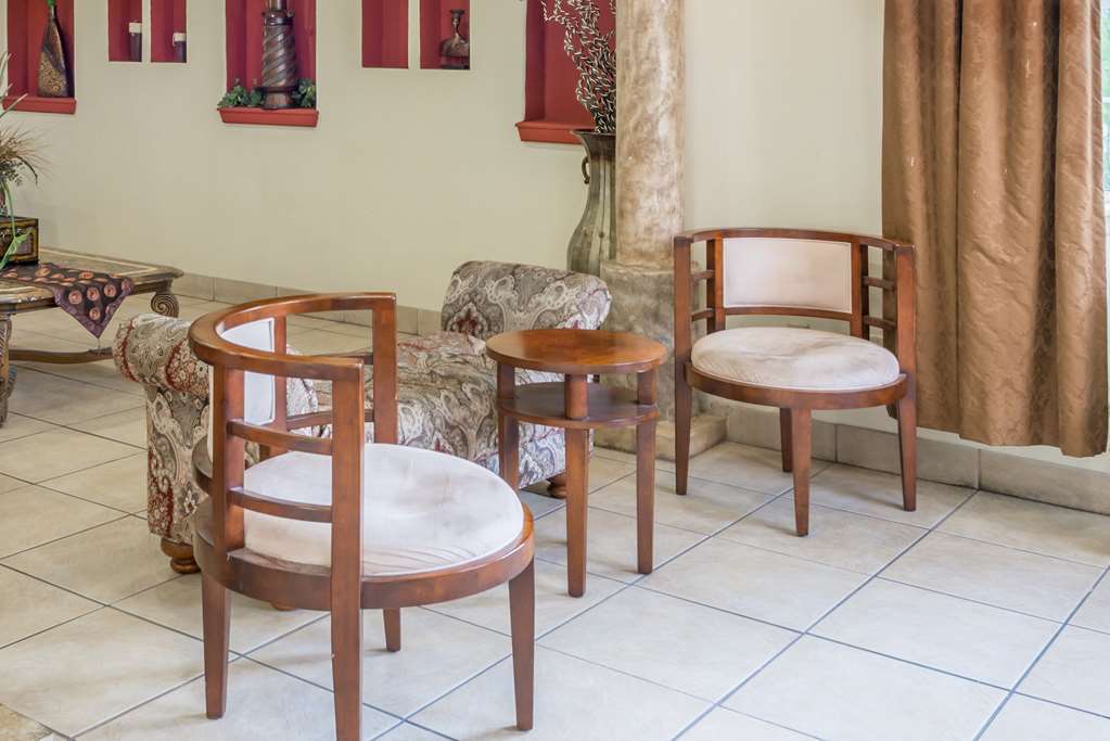 Quality Downtown - Near Market Square Hotel 2*