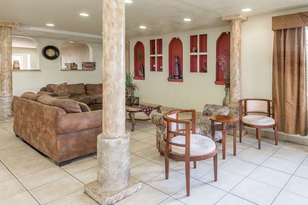 Quality Downtown - Near Market Square 2*