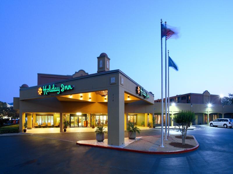 Hotel Holiday San Antonio-downtown/market Square, An Ihg 3*