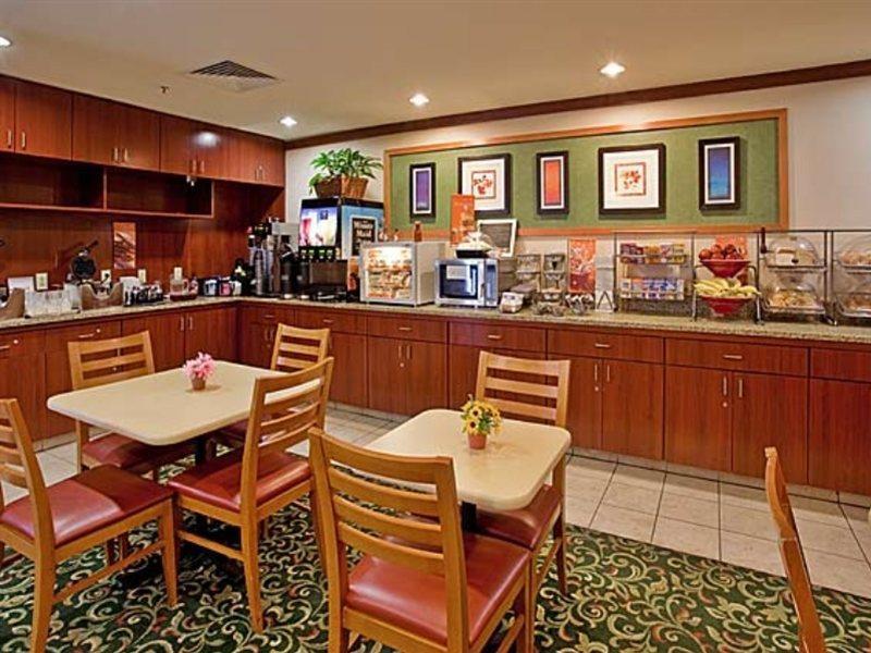 Hotel Fairfield & By Marriott Airport/north Star Mall 3*