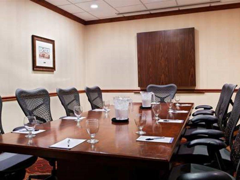 Hotel Hilton Garden Airport 3*