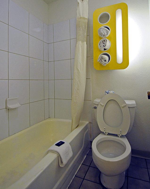 6-san Antonio, Tx - Lackland Afb 2* San Antonio