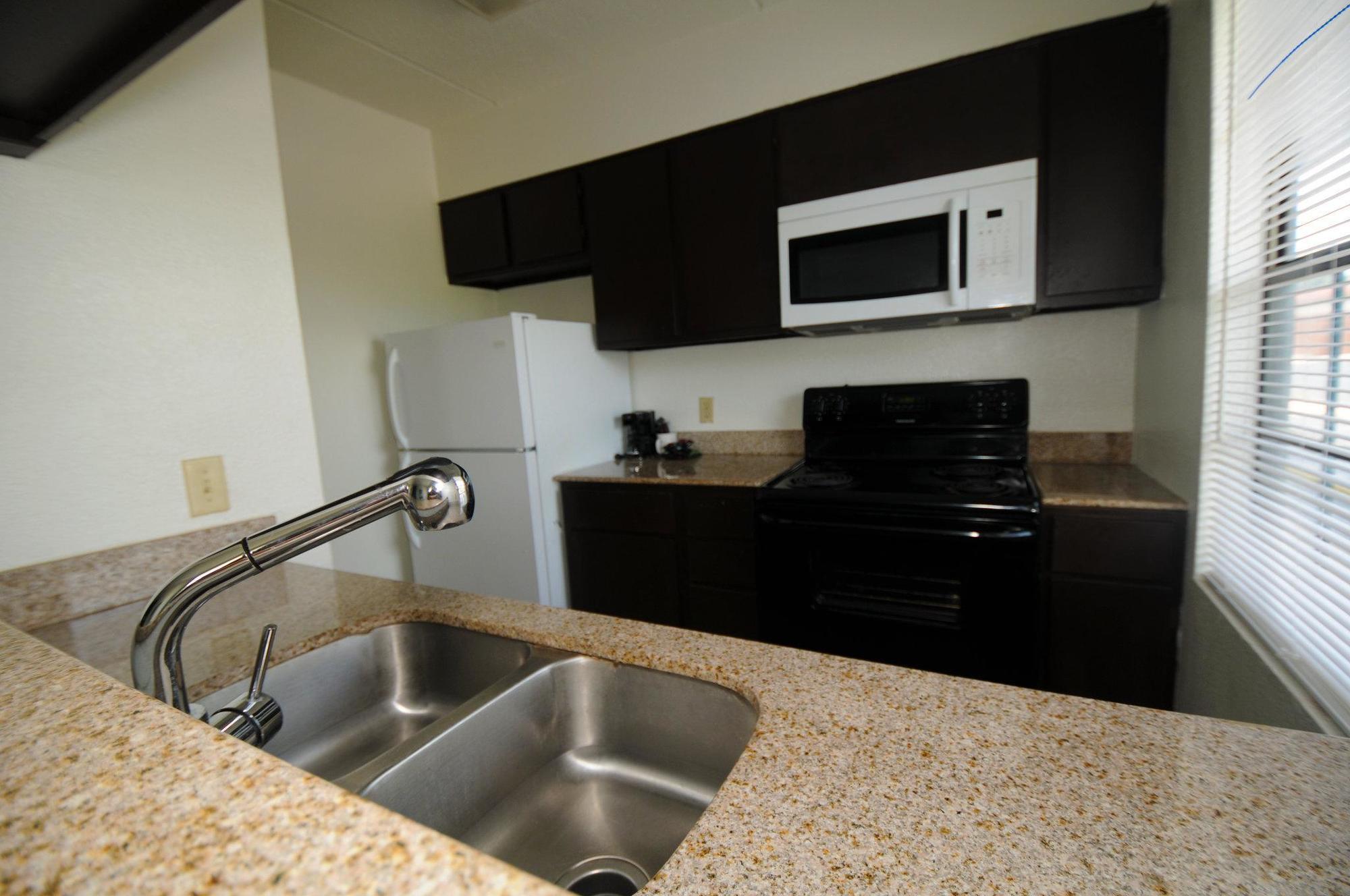 6-san Antonio, Tx - Lackland Afb 2* San Antonio