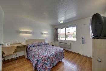Red Roof E - Frost Bank Center Motel 2*
