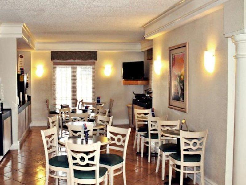 Hotel Baymont By Wyndham Near South Texas Medical Ctr 2*