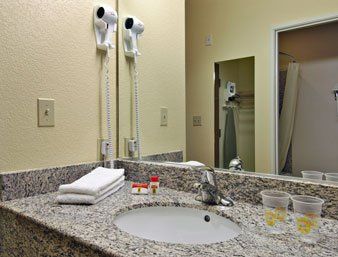 Hotel Super 8 By Wyndham San Antonio/alamodome Area