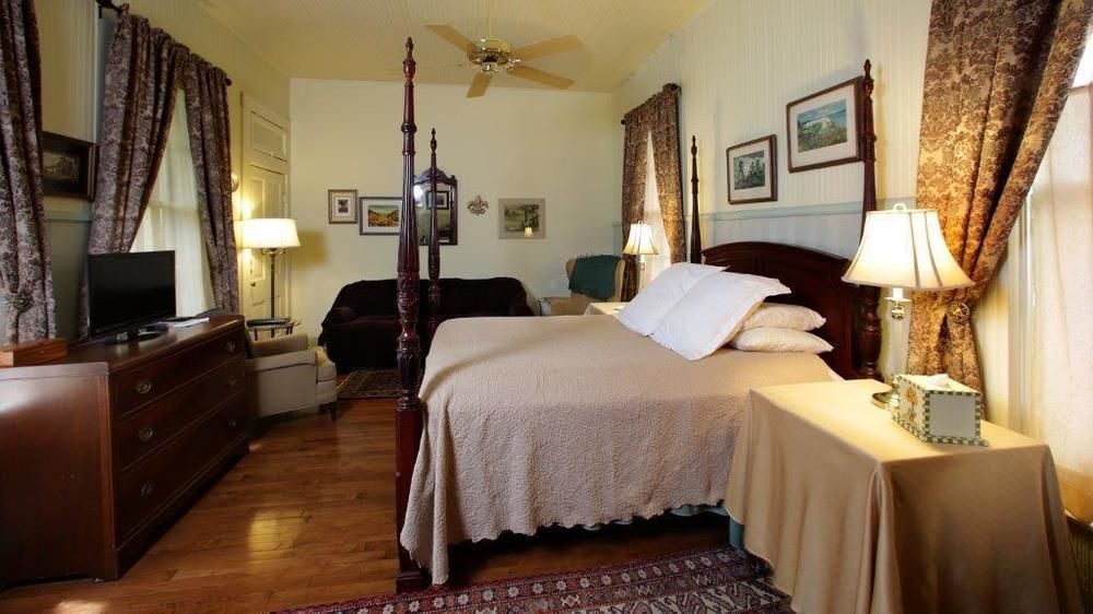 Yellow Rose Bed & Breakfast 4*