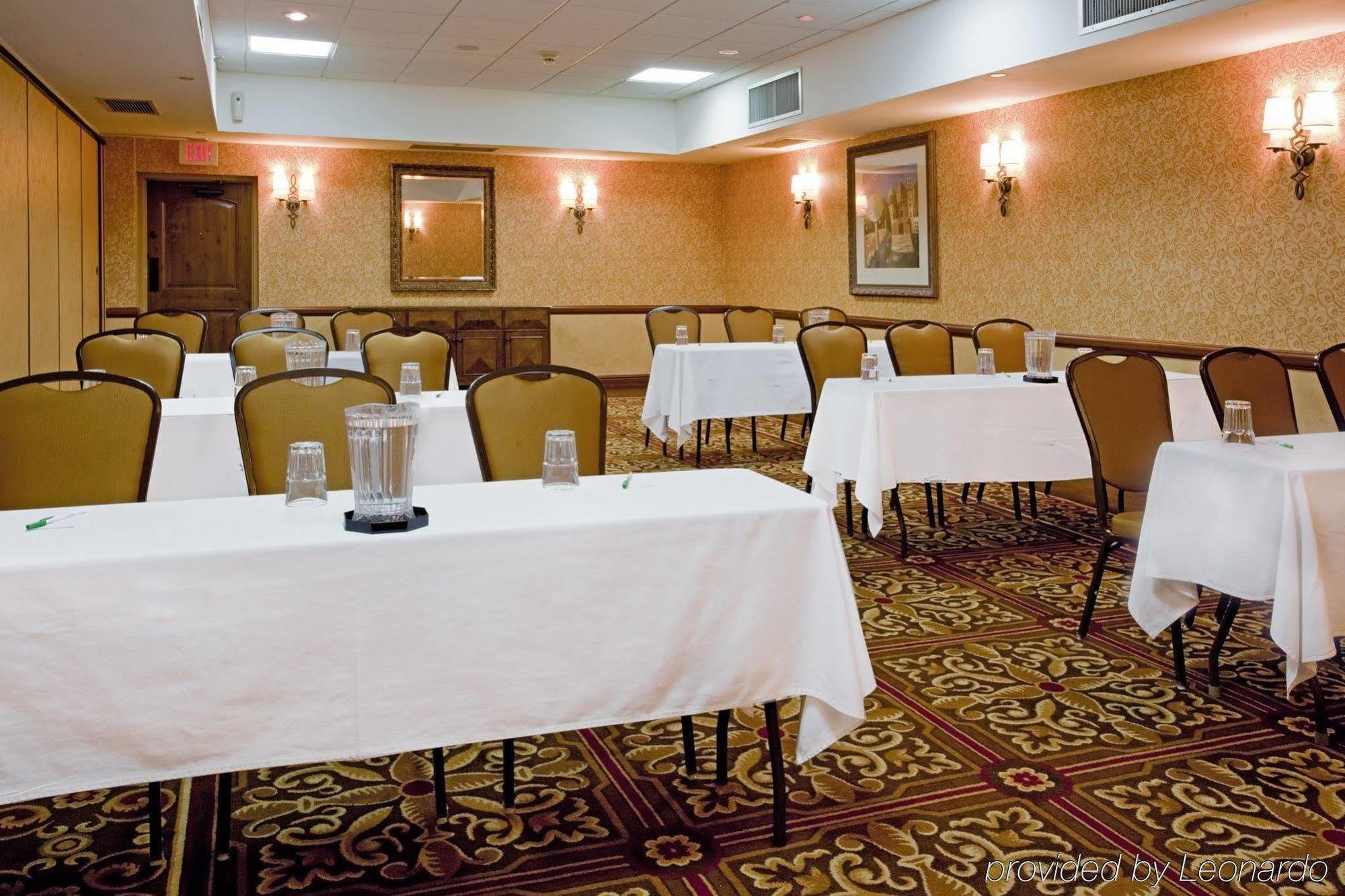 Holiday San Antonio-downtown/market Square, An Ihg Hotel 3*