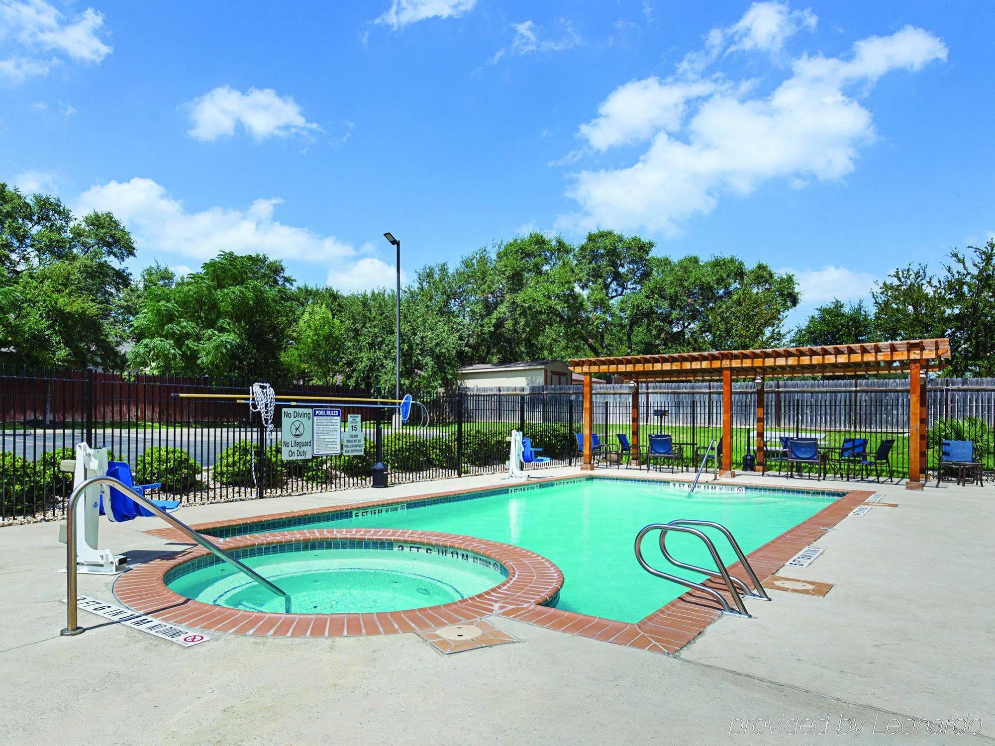 La Quinta By Wyndham Northwest Hotel