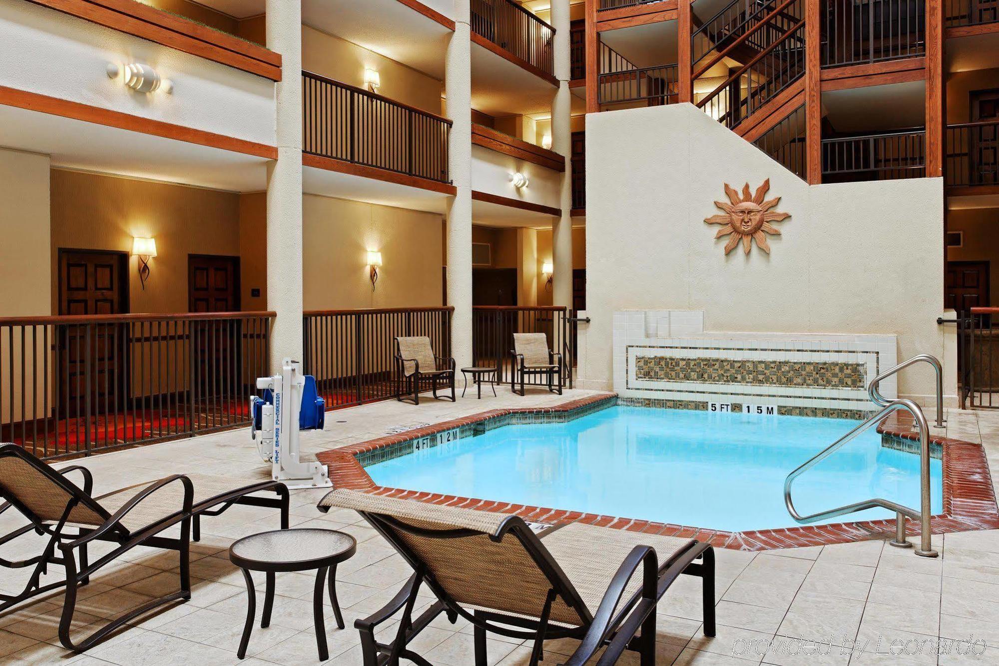 Hilton Garden Airport 3*