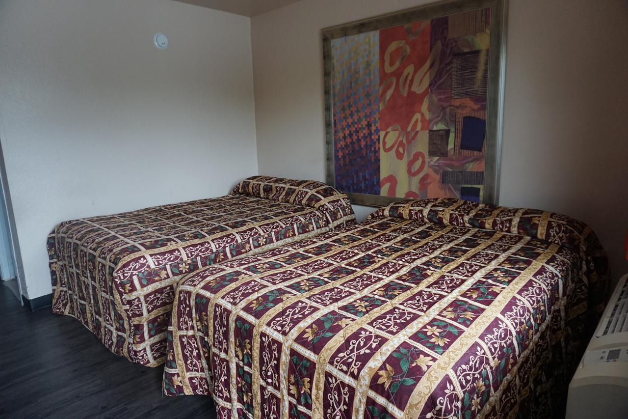 Econo Northeast I-35 Lodge