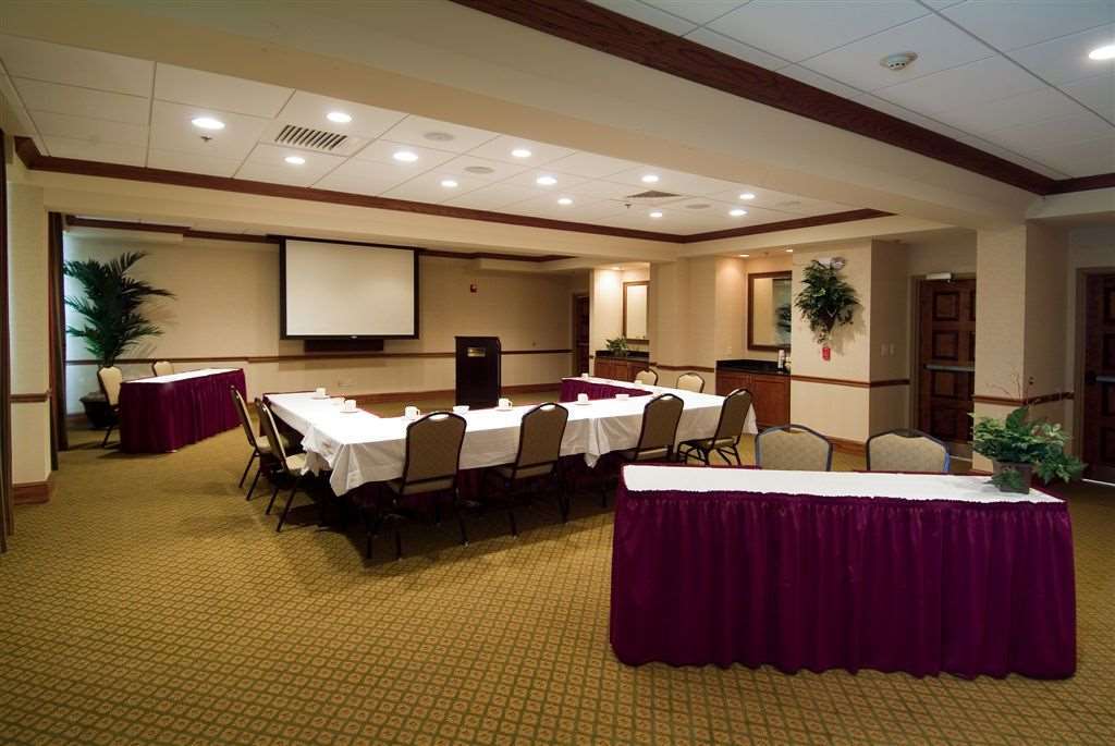 Hotel Hilton Garden Airport 3*