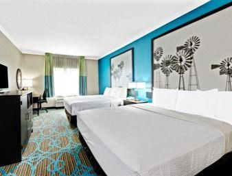 Super 8 By Wyndham San Antonio/alamodome Area Hotel