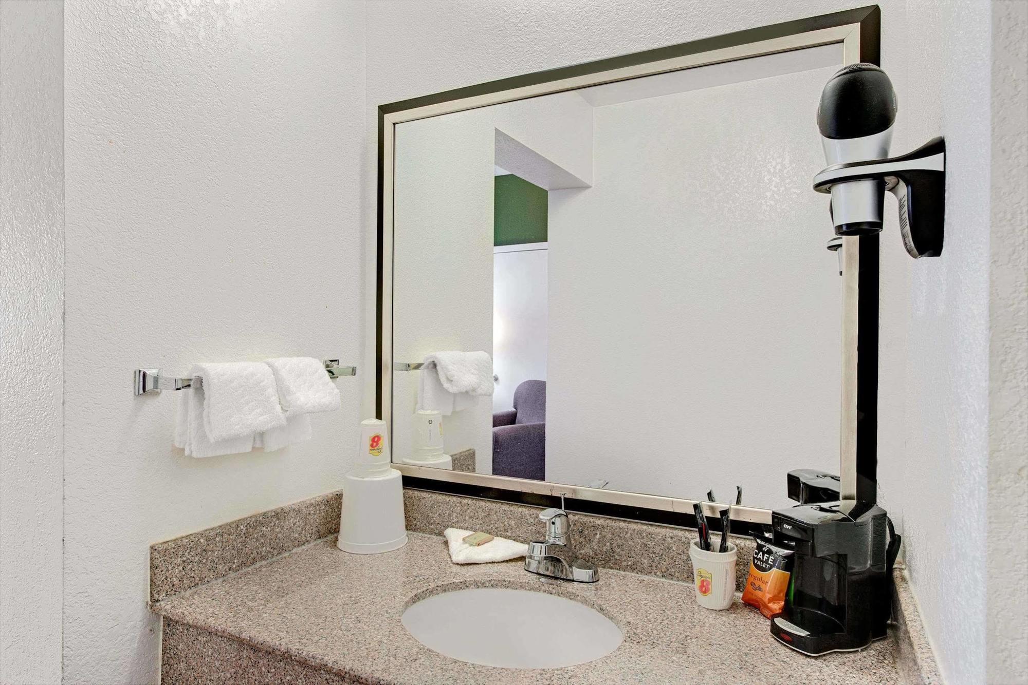 Surestay By Western Airport Hotel