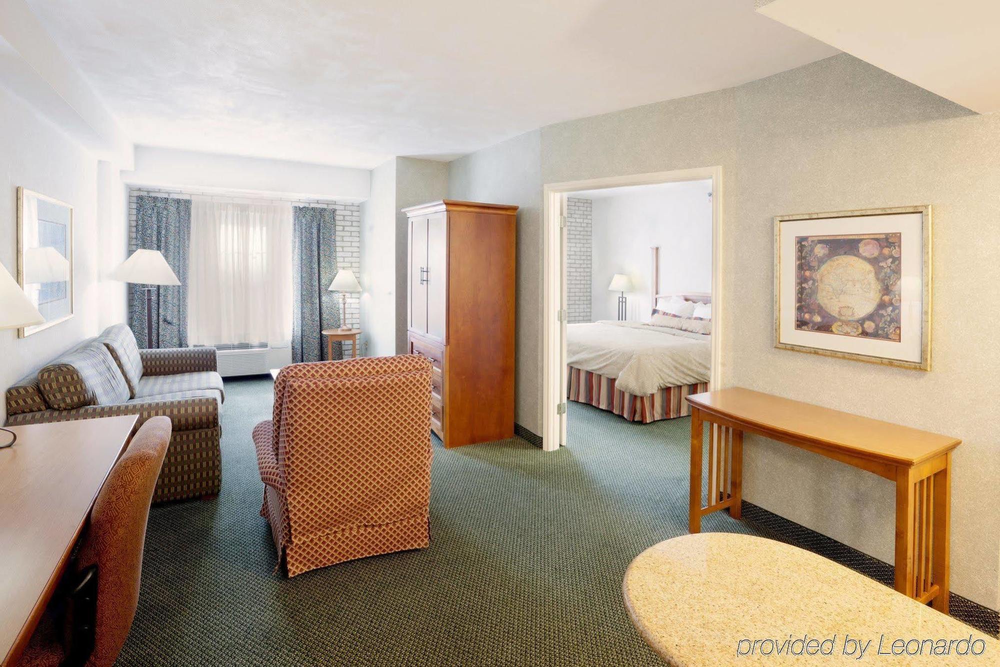 Staybridge Airport By Ihg Hotel