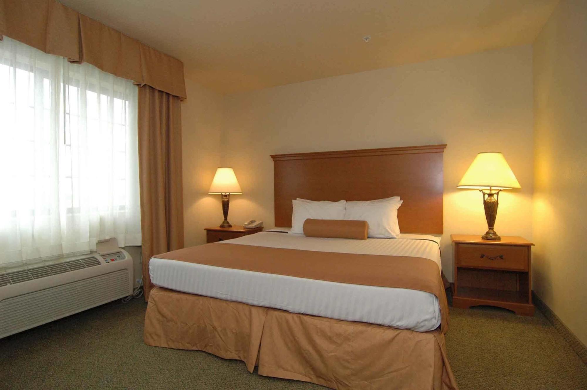 Hotel Western Windsor Pointe & Suites-at&t Center 2*