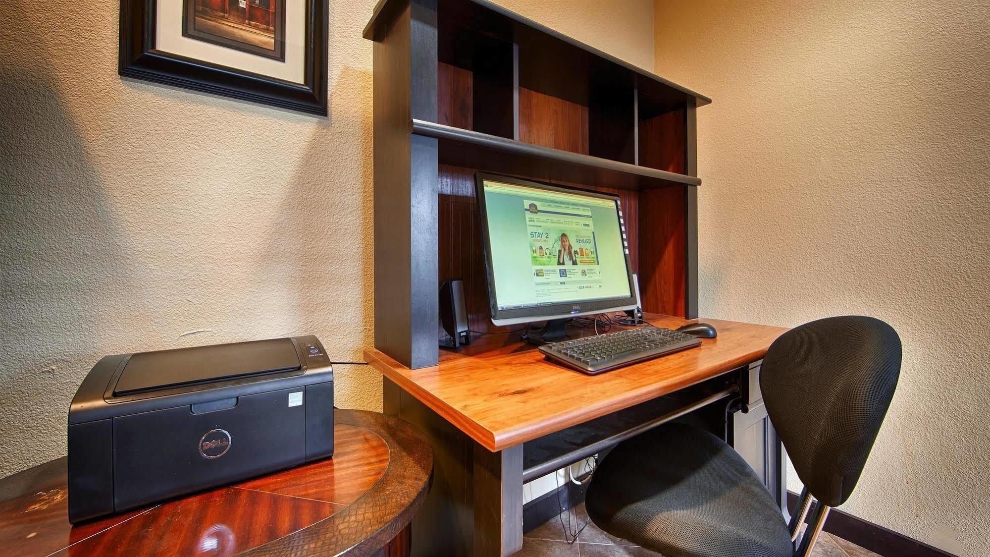 Hotel Western Windsor Pointe & Suites-at&t Center