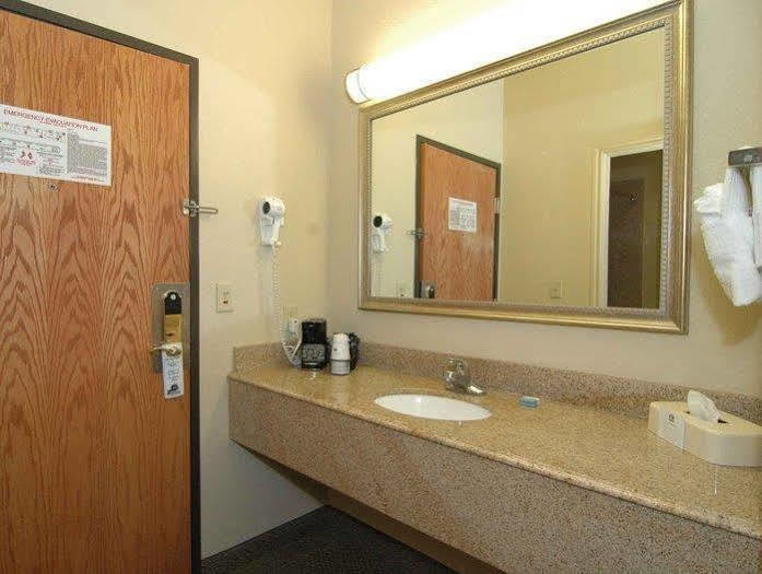 Western Windsor Pointe & Suites-at&t Center Hotel 2*