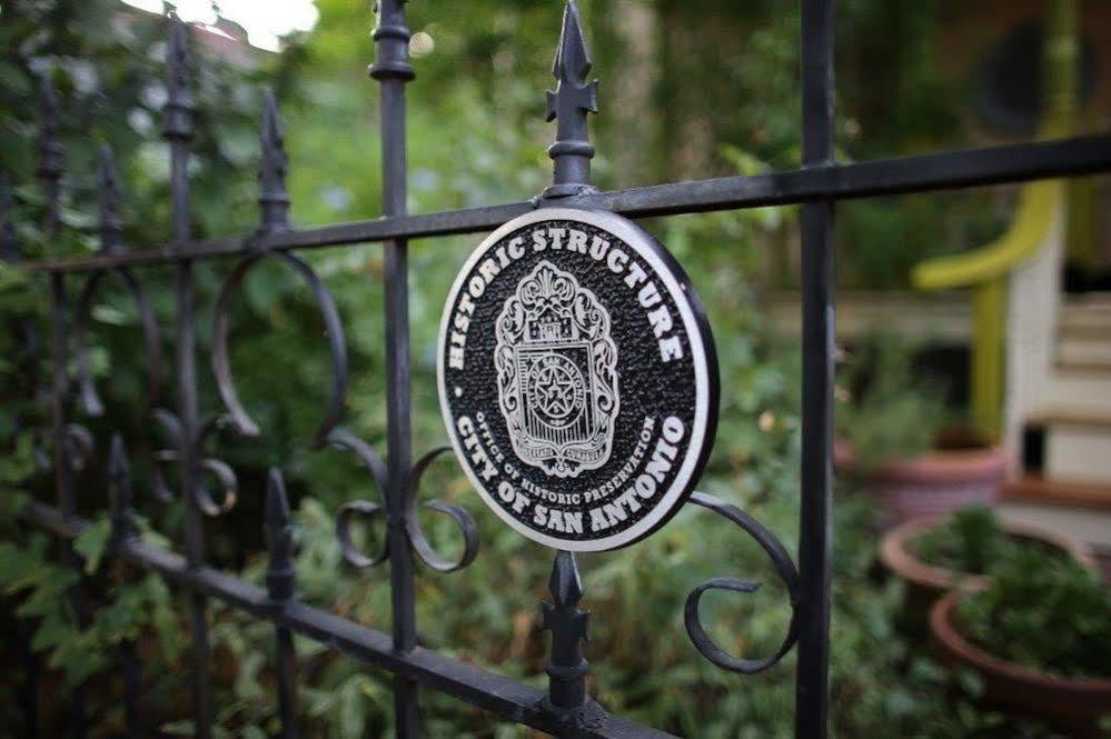 Yellow Rose Bed & Breakfast 4*