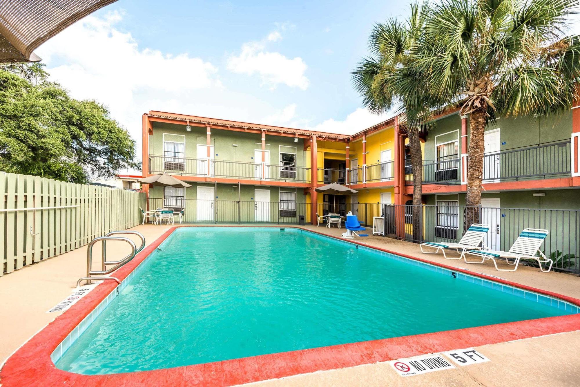 Baymont By Wyndham Near South Texas Medical Ctr San Antonio