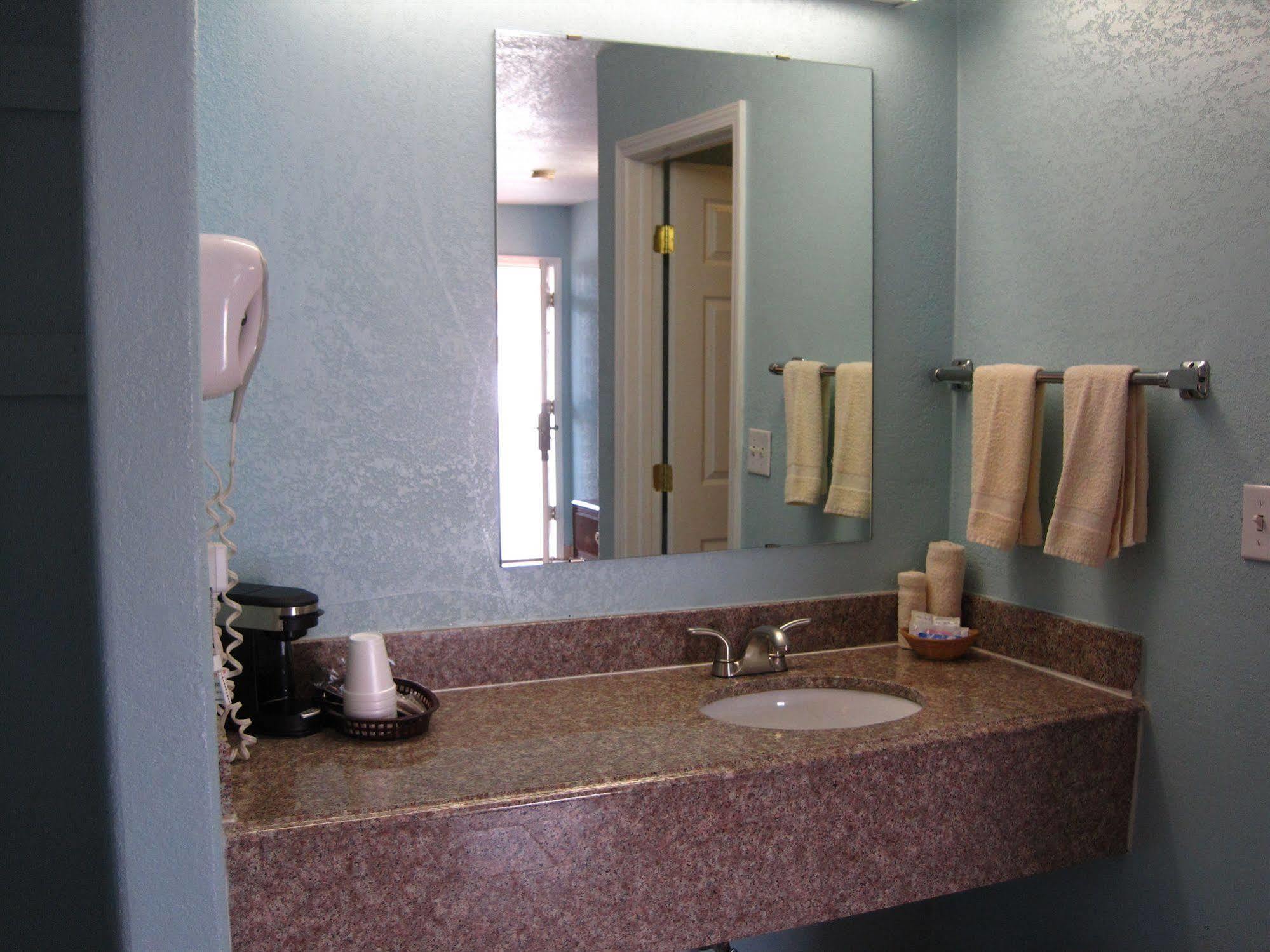 Motel Pinn Road And Lackland Afb And Seaworld San Antonio