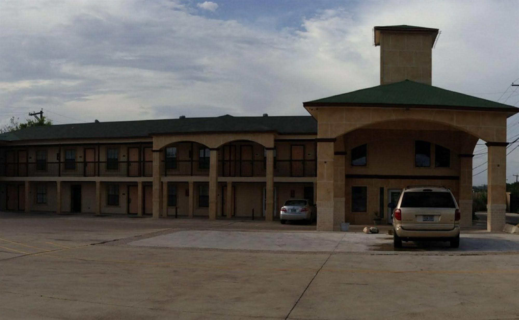 Pinn Road And Lackland Afb And Seaworld 2*