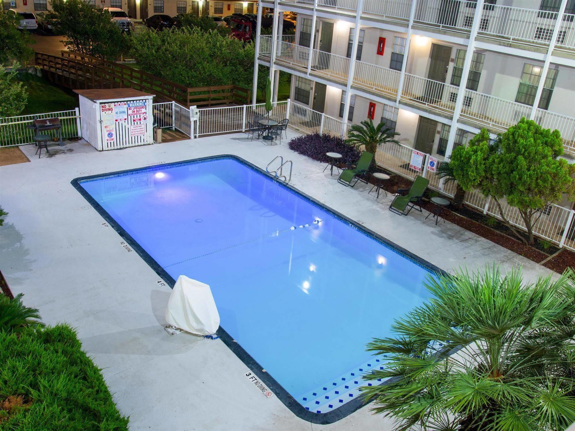 Hotel 6-san Antonio, Tx - Lackland Afb